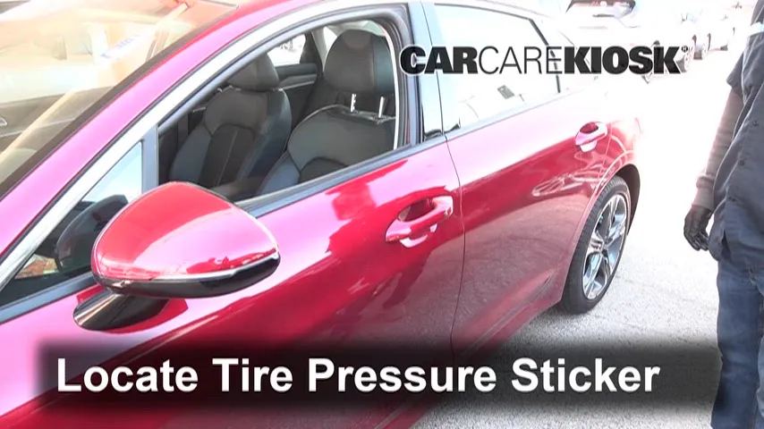 2021 Kia K5 EX 1.6L 4 Cyl. Turbo Pneus et roues Vérifier la pression des pneus